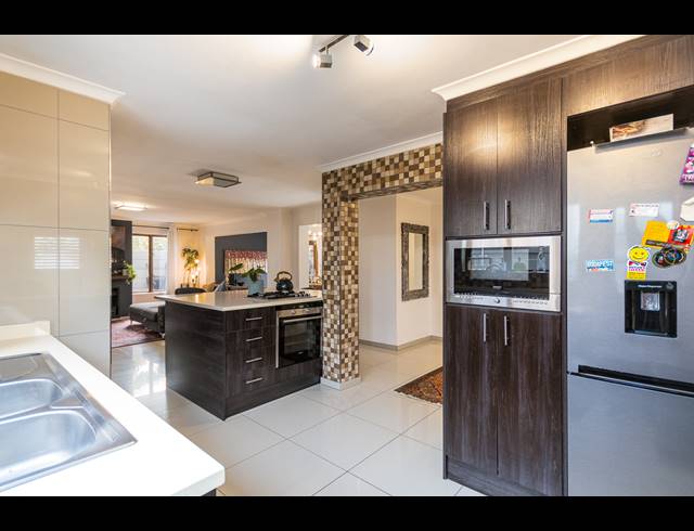 3 BEDROOM HOUSE FOR SALE IN WEST BEACH